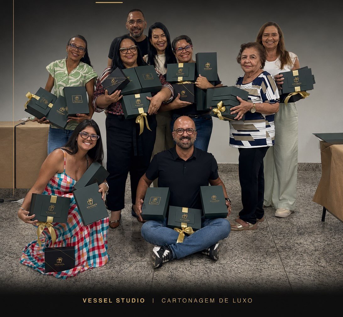 Caixas Vessel Studio entregues em um projeto de kits